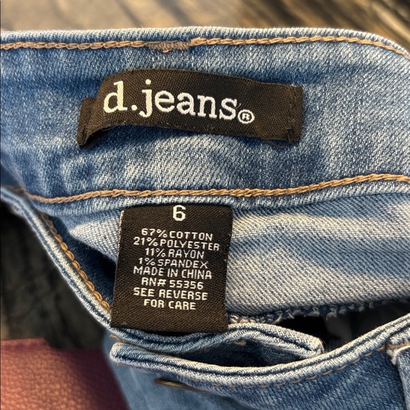 d. jeans Light Blue Denim Jeans. stretches - Picture 9 of 9